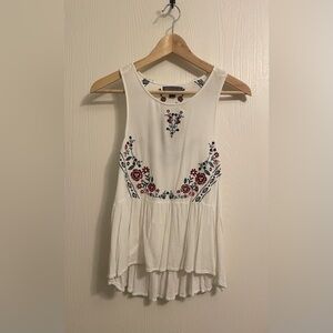Kendal and Kylie white tank top with floral embroidery women’s size large